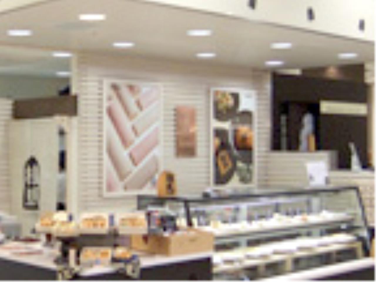 さんすて福山内でのかまぼこ商品の販売や包装業務