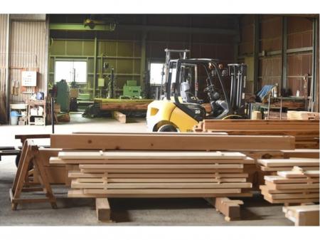 未経験歓迎の木製品の機械加工オペレーター