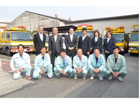 道路の白線、標識などの保守メンテナンス