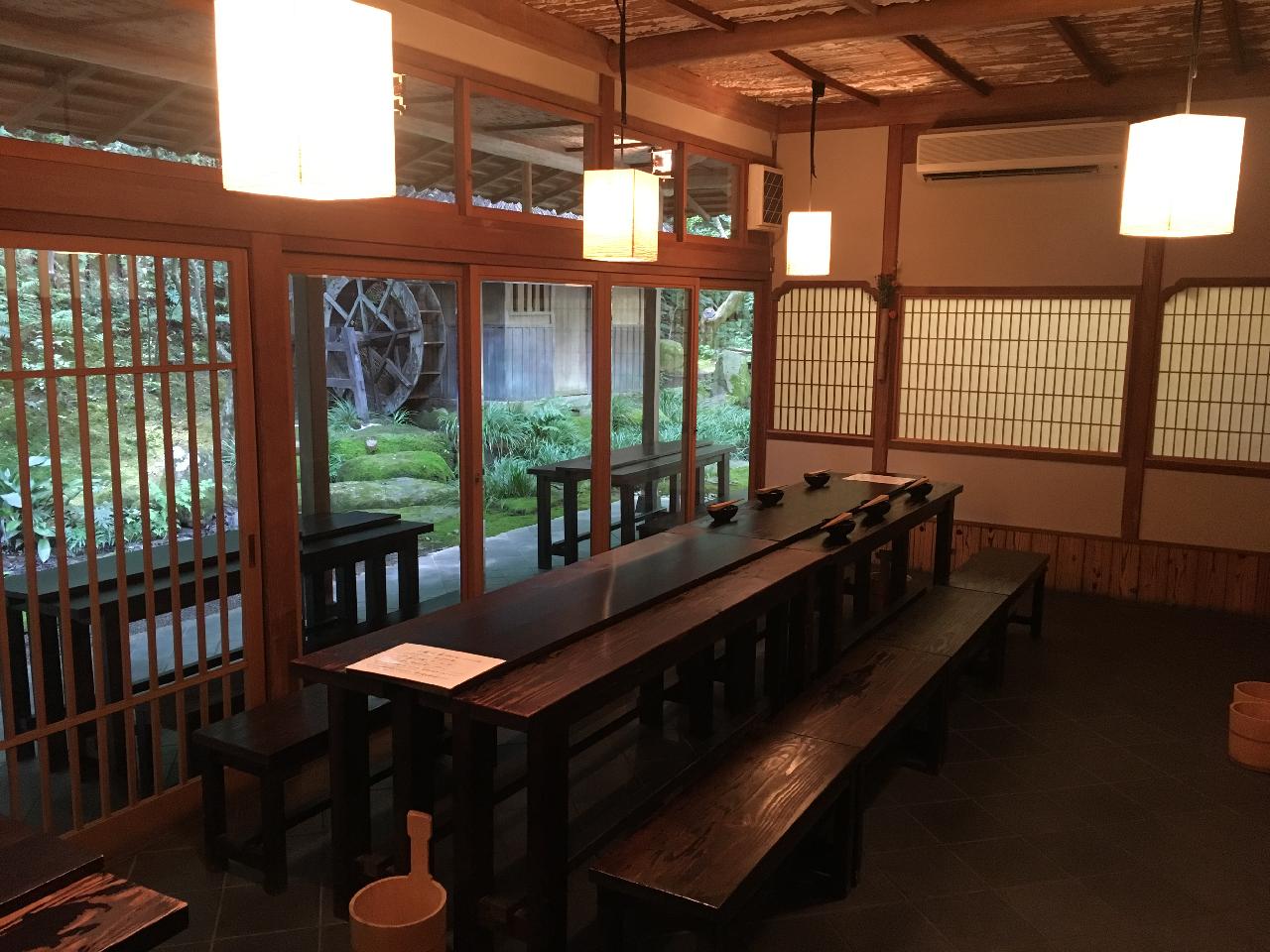 うどん店でのホールスタッフ
