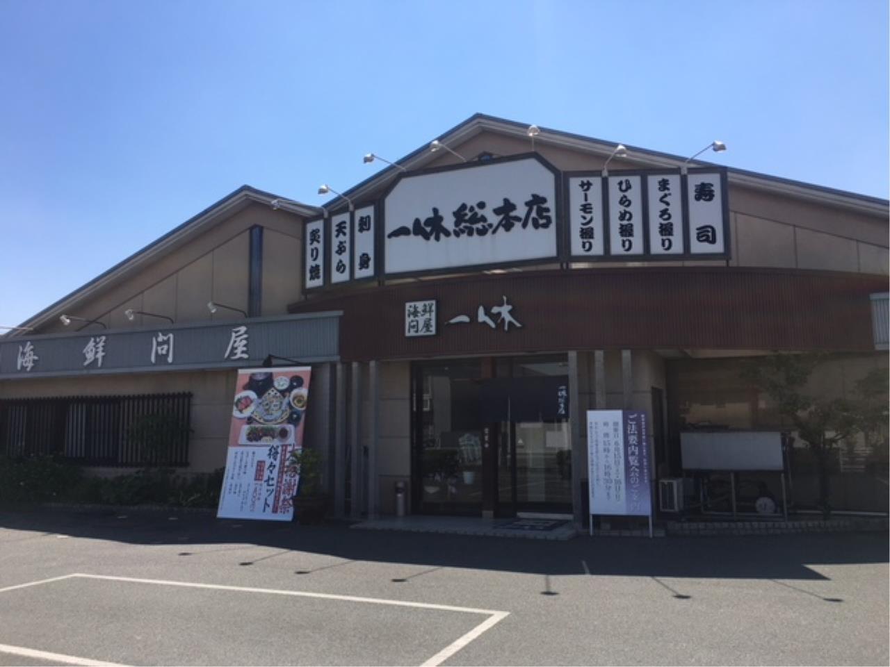 旬のお魚を提供する店のホールスタッフ