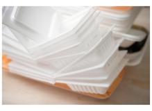 食品容器製造の機械オペレーター