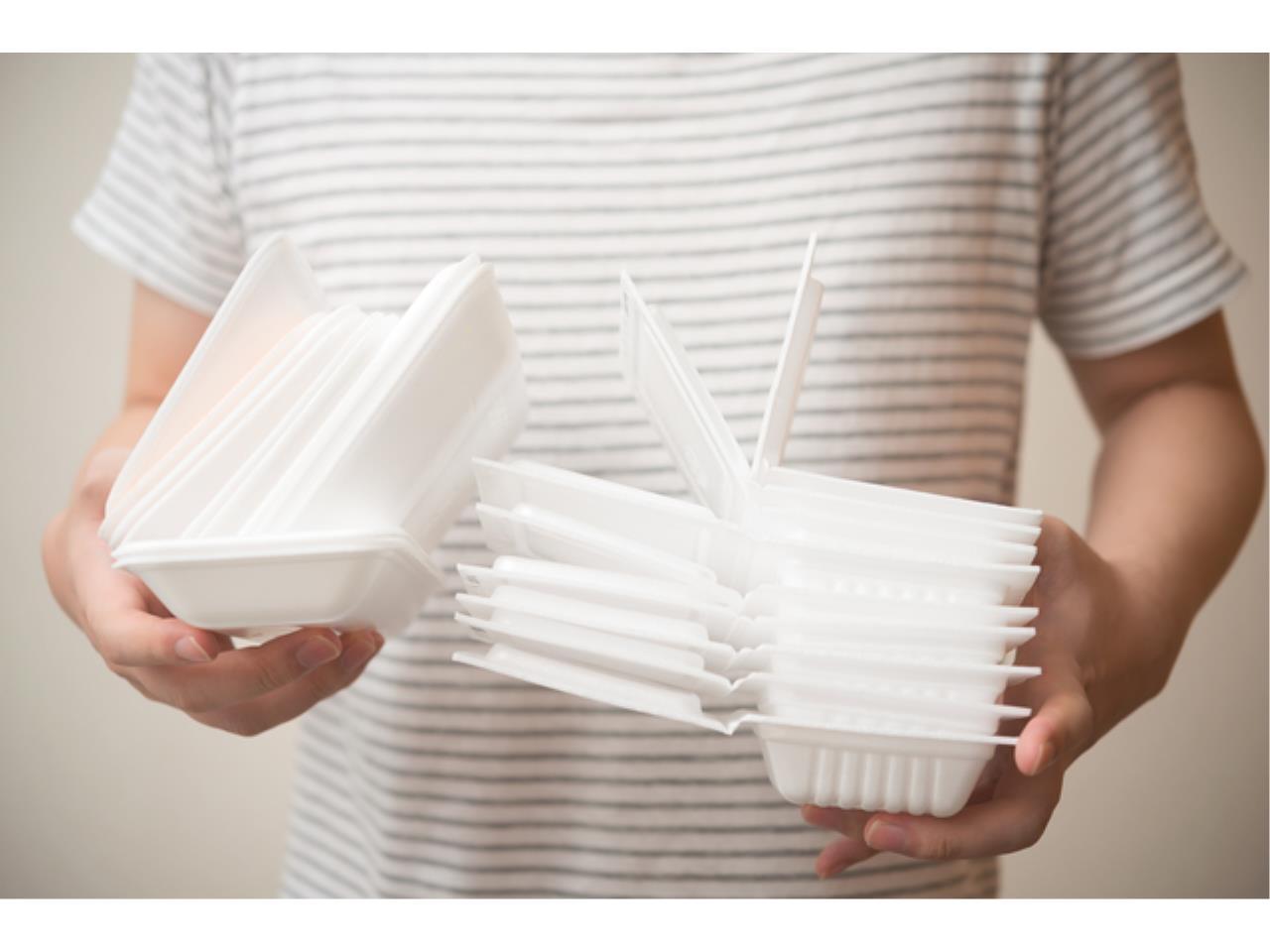 食品トレーの製造スタッフ（機械セット・箱詰め）