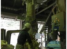 フォークリフト未経験者歓迎の作業風景