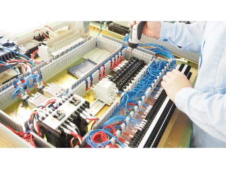 地元優良企業での正社員　電気制御盤の組立・配線　