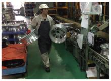 製造未経験者歓迎の作業風景