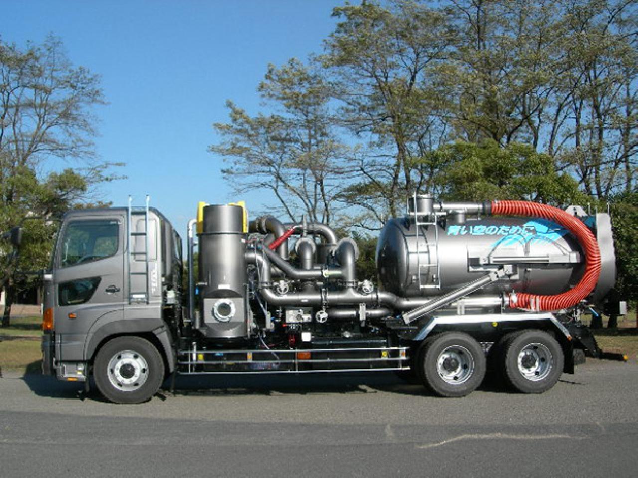 月収30万円以上も可能!大型吸引作業車(10t車)運転手