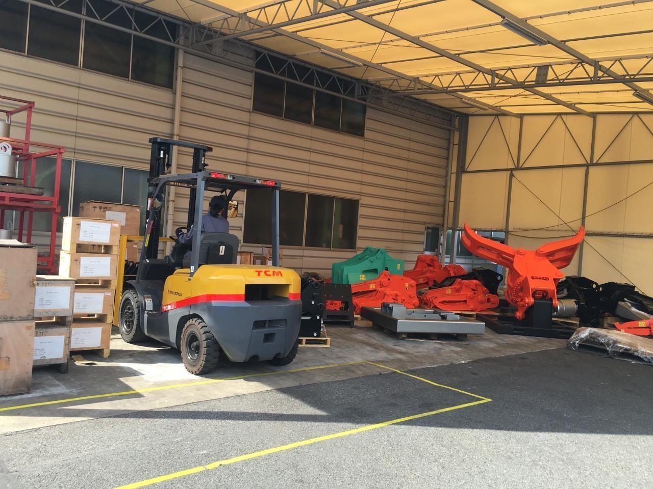 フォークリフト免許を活かせる正社員求人!建機用アタッチメントメーカーでの梱包業務