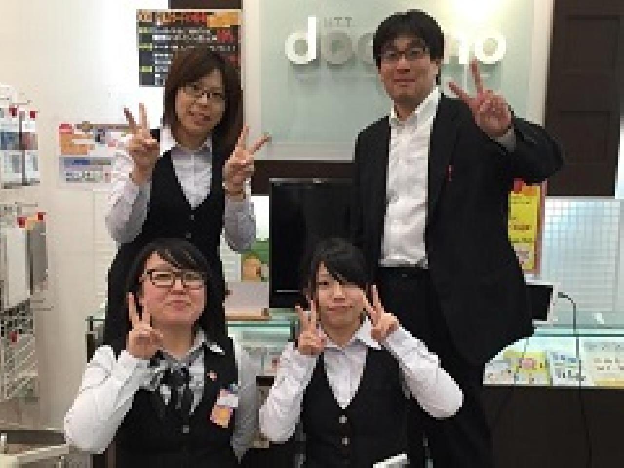 ドコモショップでの受付・販売スタッフ