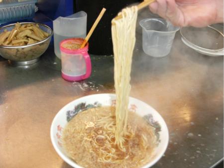 人気ラーメン店での正社員スタッフ