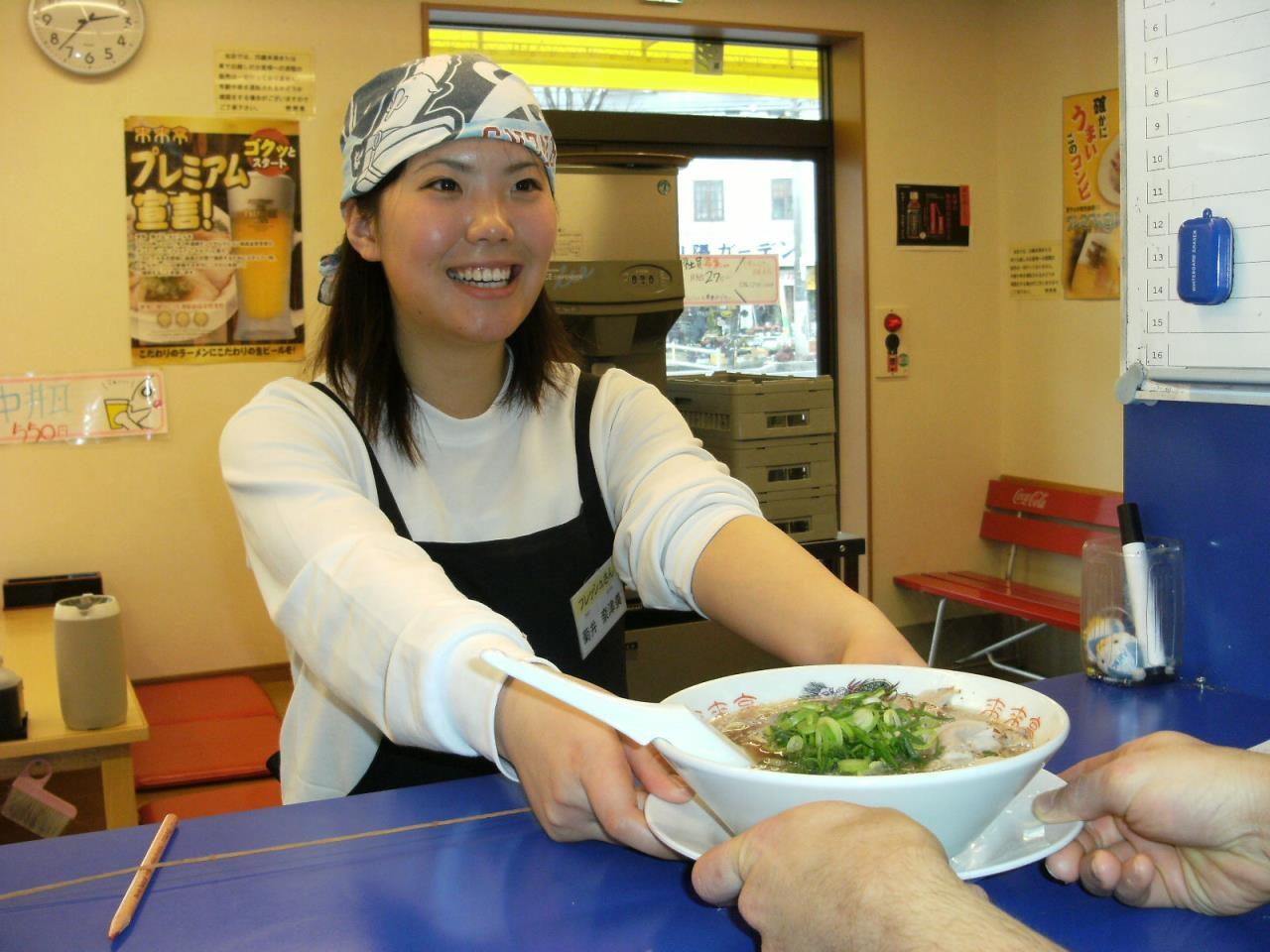 人気ラーメン店での正社員スタッフ