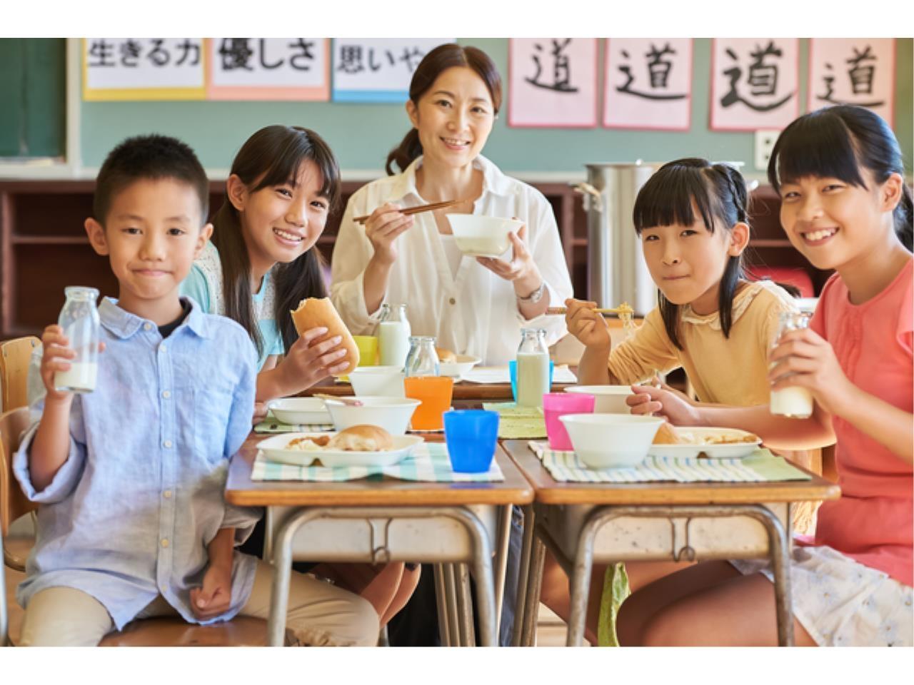 短時間／長期休暇あり／学校給食の調理補助