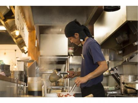 人気ラーメン店のキッチン及びホール正社員