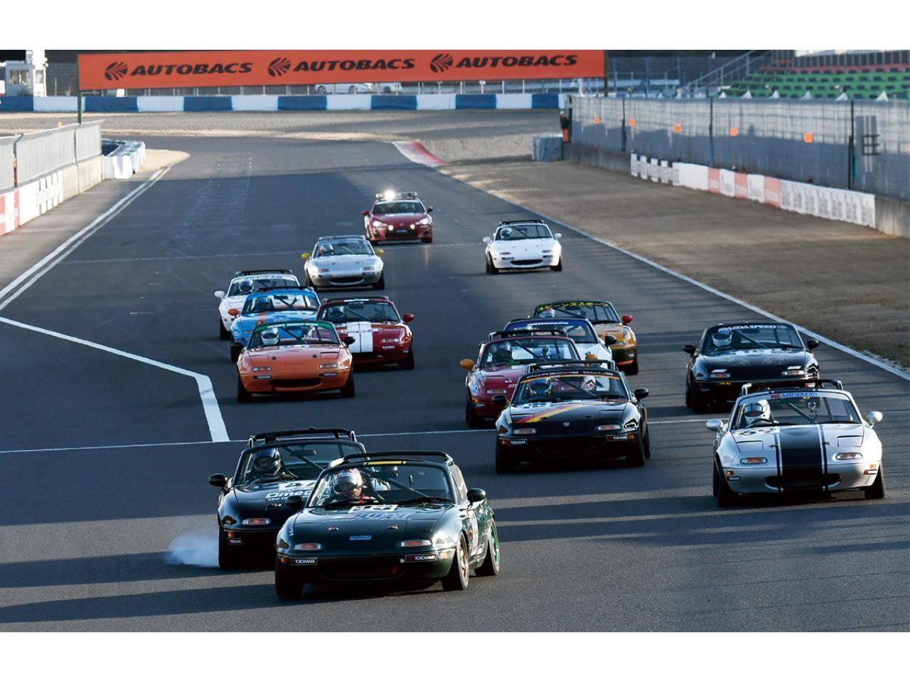 未経験OKサーキット会場のフロント受付