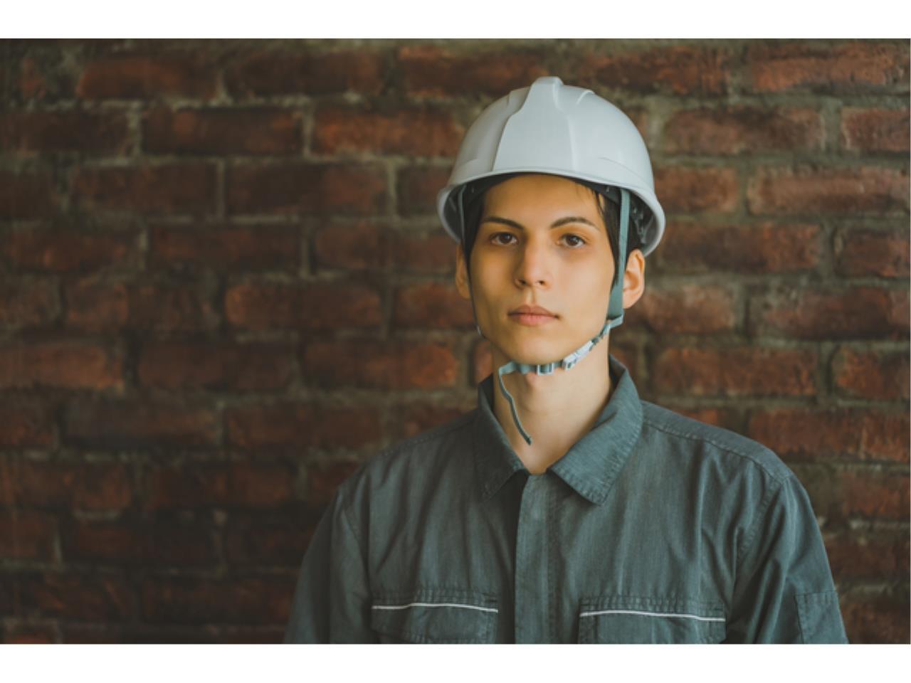 住宅資材工場でのライン作業