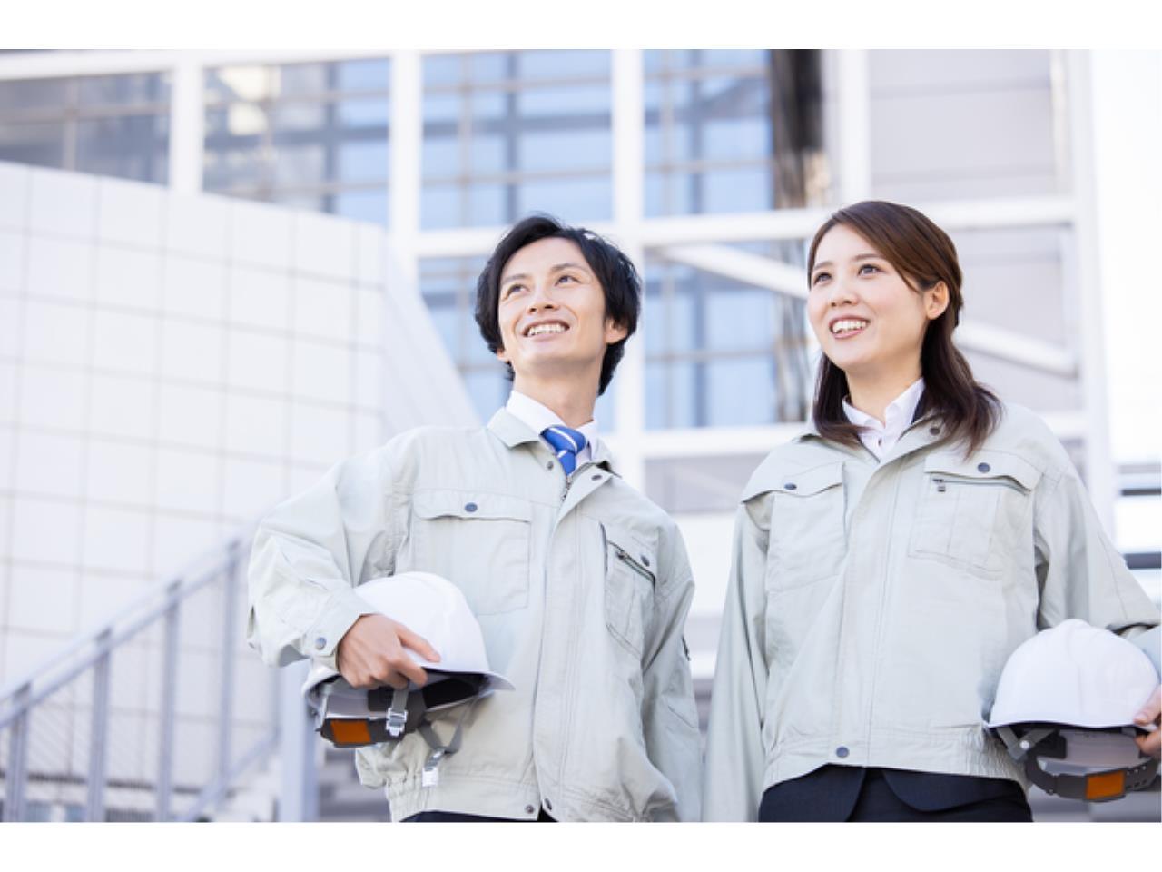 既存のお客様のお悩みを解決する営業スタッフ