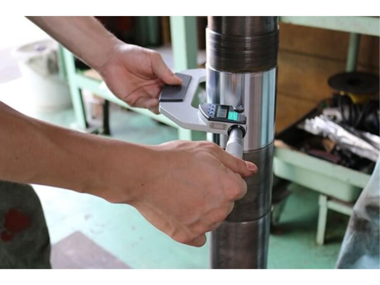 工場が円滑に作業できる環境を整備する工務スタッフ