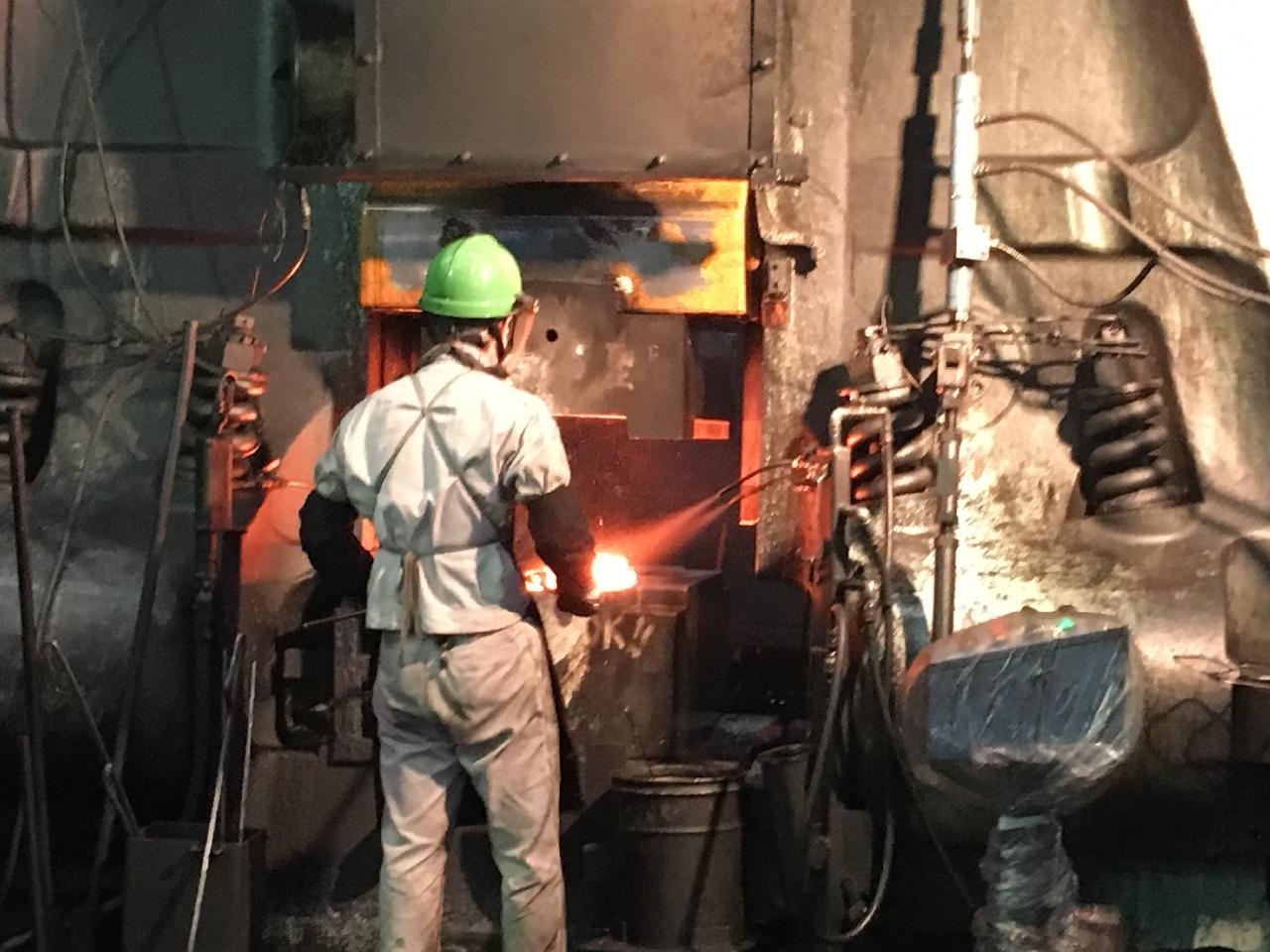 正社員登用制度がある金属加工の機械オペレーター