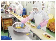 フォークリフト未経験者歓迎の作業風景
