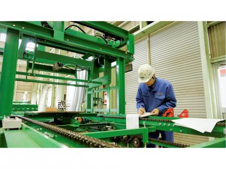高梁市の優良企業での機械組立職