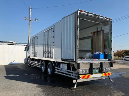 定期便は決められた固定ルートの１０ｔトラック運転手