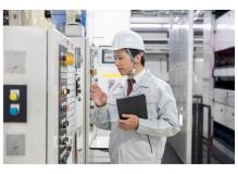 電気工事士の作業風景