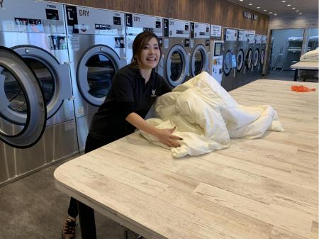 月２日程度土曜日のみ短時間 フトンが洗えるコインランドリーの店内スタッフ
