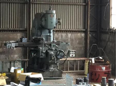 鋼板加工の機械オペレーター