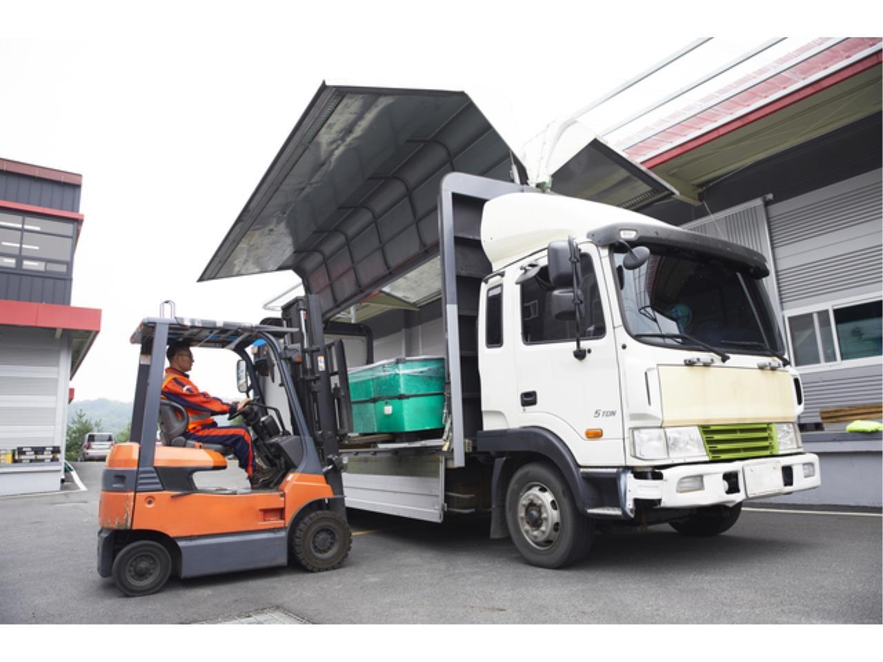 家畜用餌の入出庫及び製造補助作業