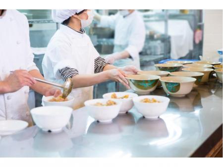 夜間タイムの給食調理業務