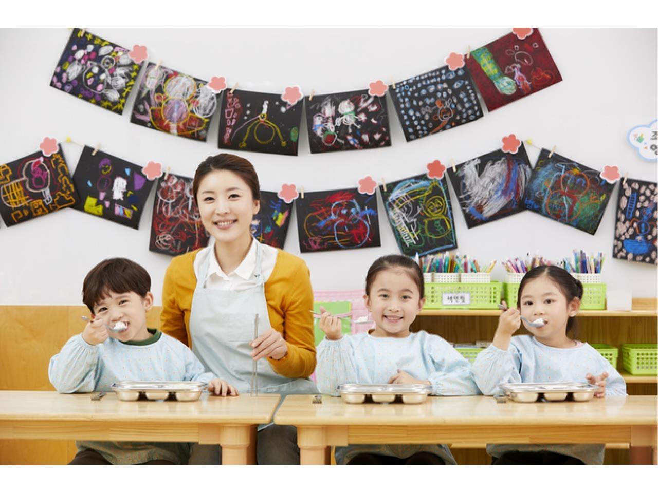 子ども園での給食調理補助スタッフ