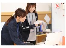 『更新日：2023/12/1』<BR><BR>ひとり一人の課題に真剣に向き合い、日々の出来事を振り返りながら、チームで協力し合っています。<BR>優しく明るいスタッフさんばかりなので、相談しやすい雰囲気です♪