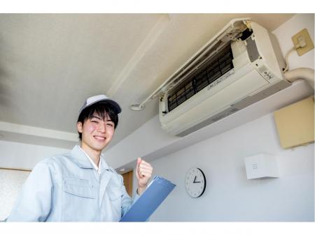 エアコン修理の訪問作業スタッフ
