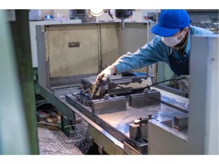 未経験から技術職を目指せる鉄工所内での製造