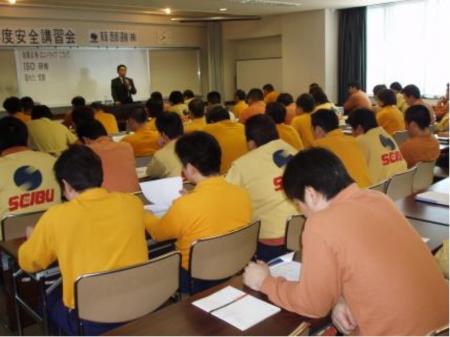 福山市の大手運送会社での内勤営業職