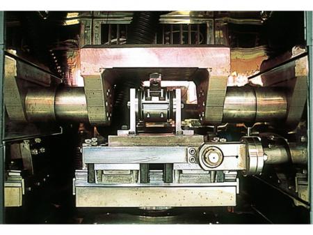 自動車用防振ゴムの製品開発・設計