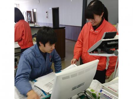 自動車製造工場の品質管理業務