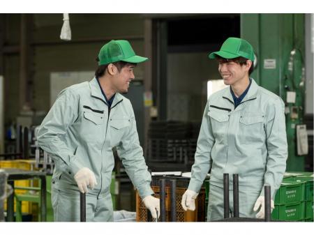製品を加工する装置の機械オペレーター