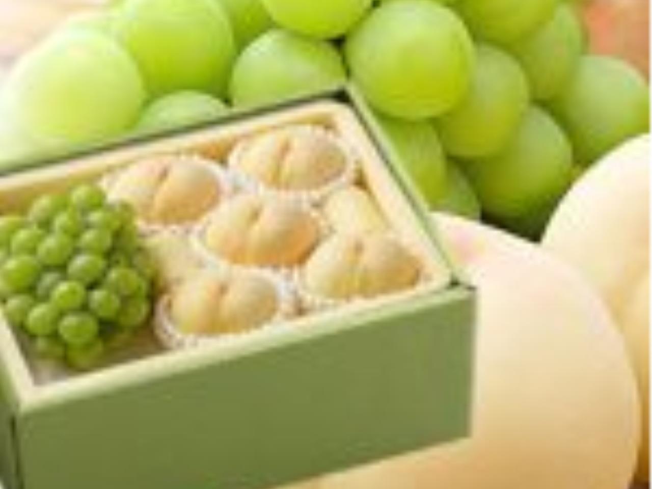 スポンジやゴムなどの化成品の加工作業