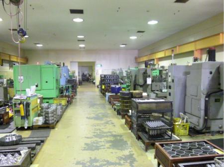 歯車部品のバリ取り作業