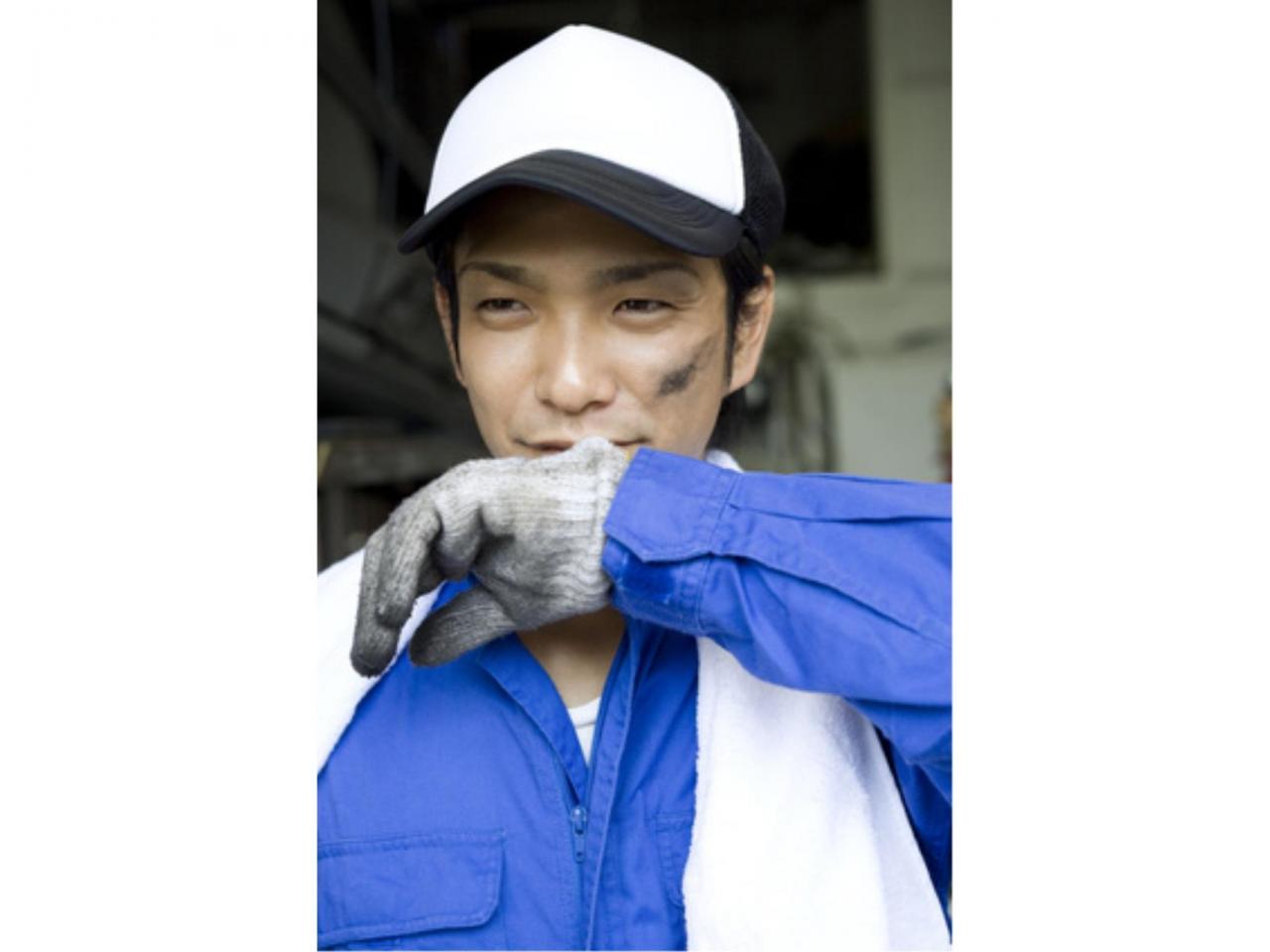 塗料のハケ塗り作業（塗装）