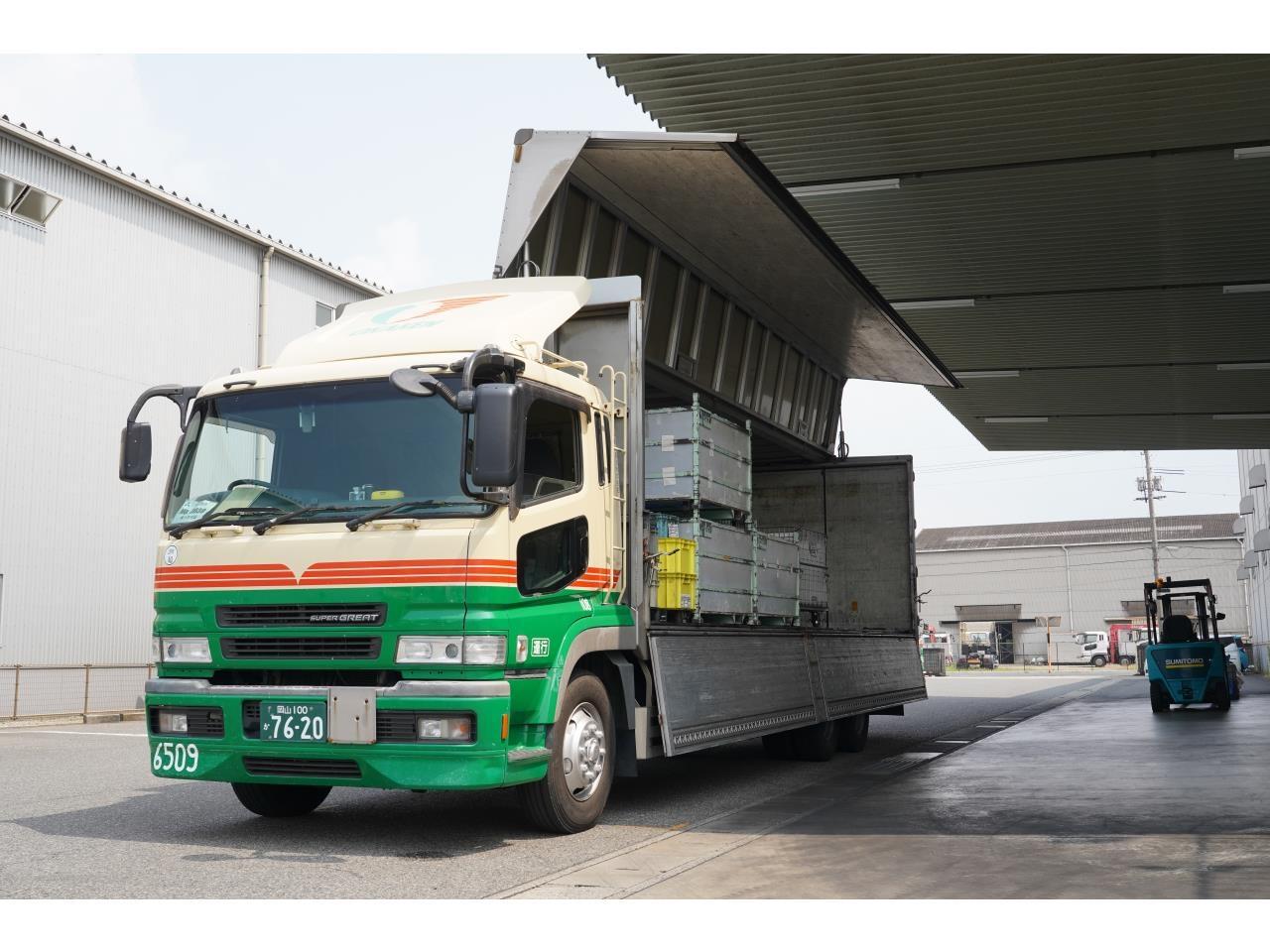 大手運送会社のグループ企業で働きませんか？ＪＦＥコンテナー専属大型トラック運転士