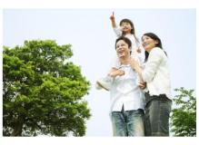 ２０２６年夏リニューアルオープンするデザイナーズホテルのフロントスタッフ