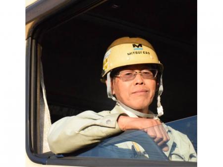 大手物流会社のグループ企業での大型トラック構内運転士
