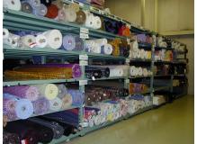 『更新日:2025/11/18』<BR><BR>生地が丸まったロール状の反物(20~30kg)を持ち運ぶので、腕力が必要です。<BR>時々配送業務もありますが、頻度は2日に1度くらいで距離も往復1時間程度です。