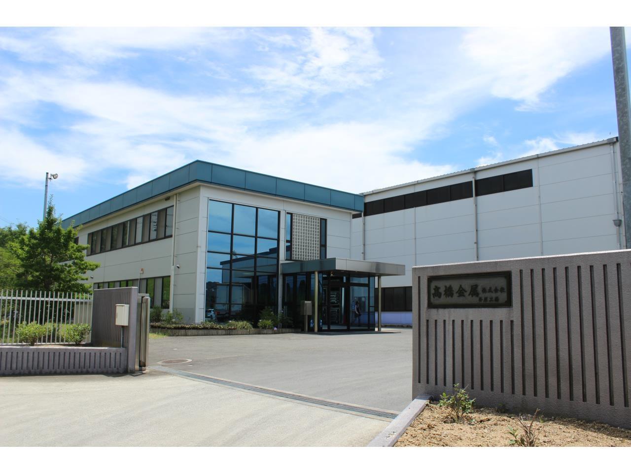 アルミ製品の機械加工や仕上げなどの工場内作業