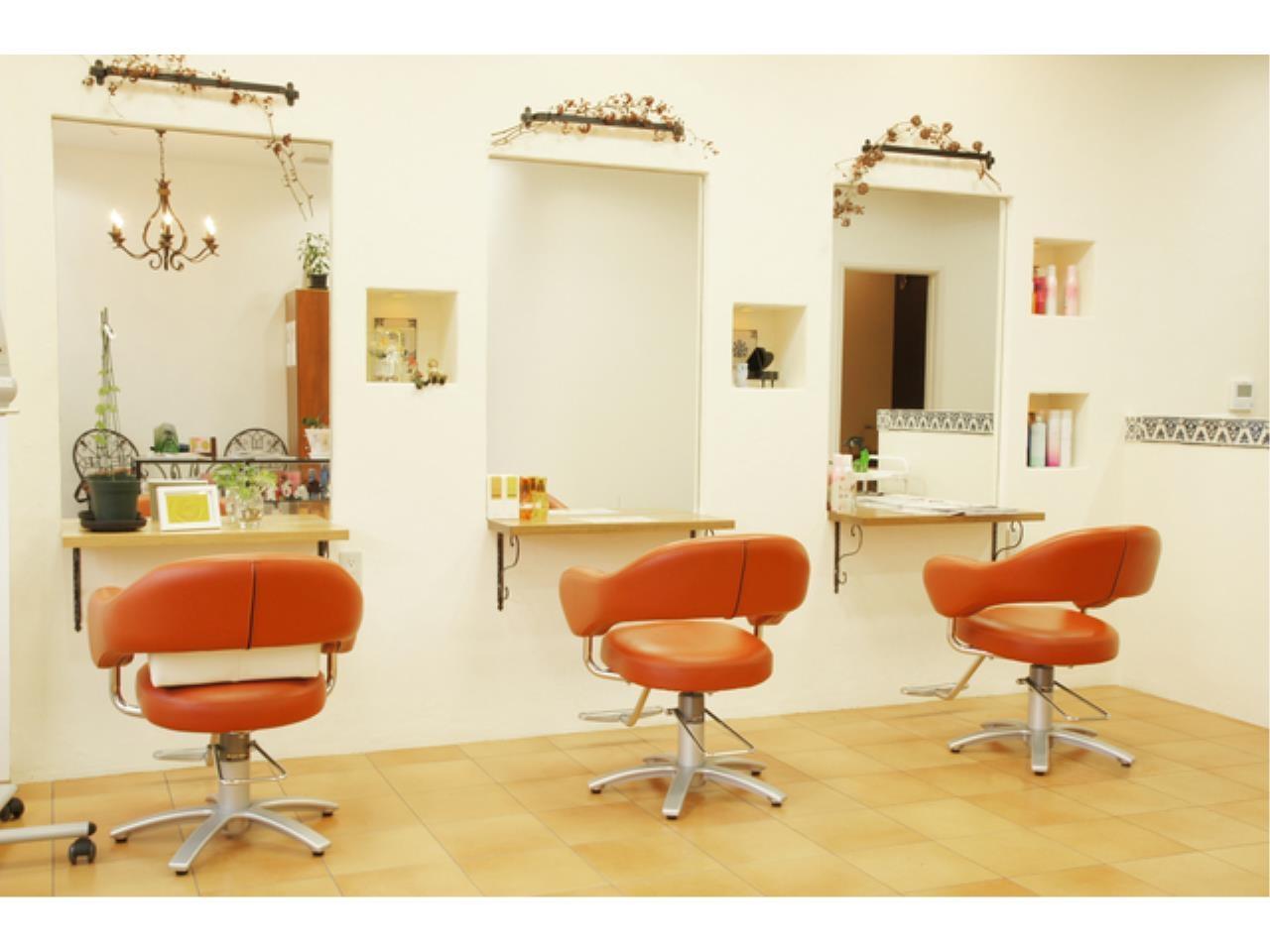 ヘアカラー専門店の美容師