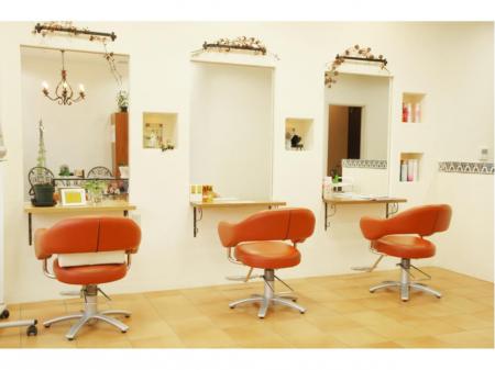 ヘアカラー専門店での美容師｜週３日や短時間もＯＫ
