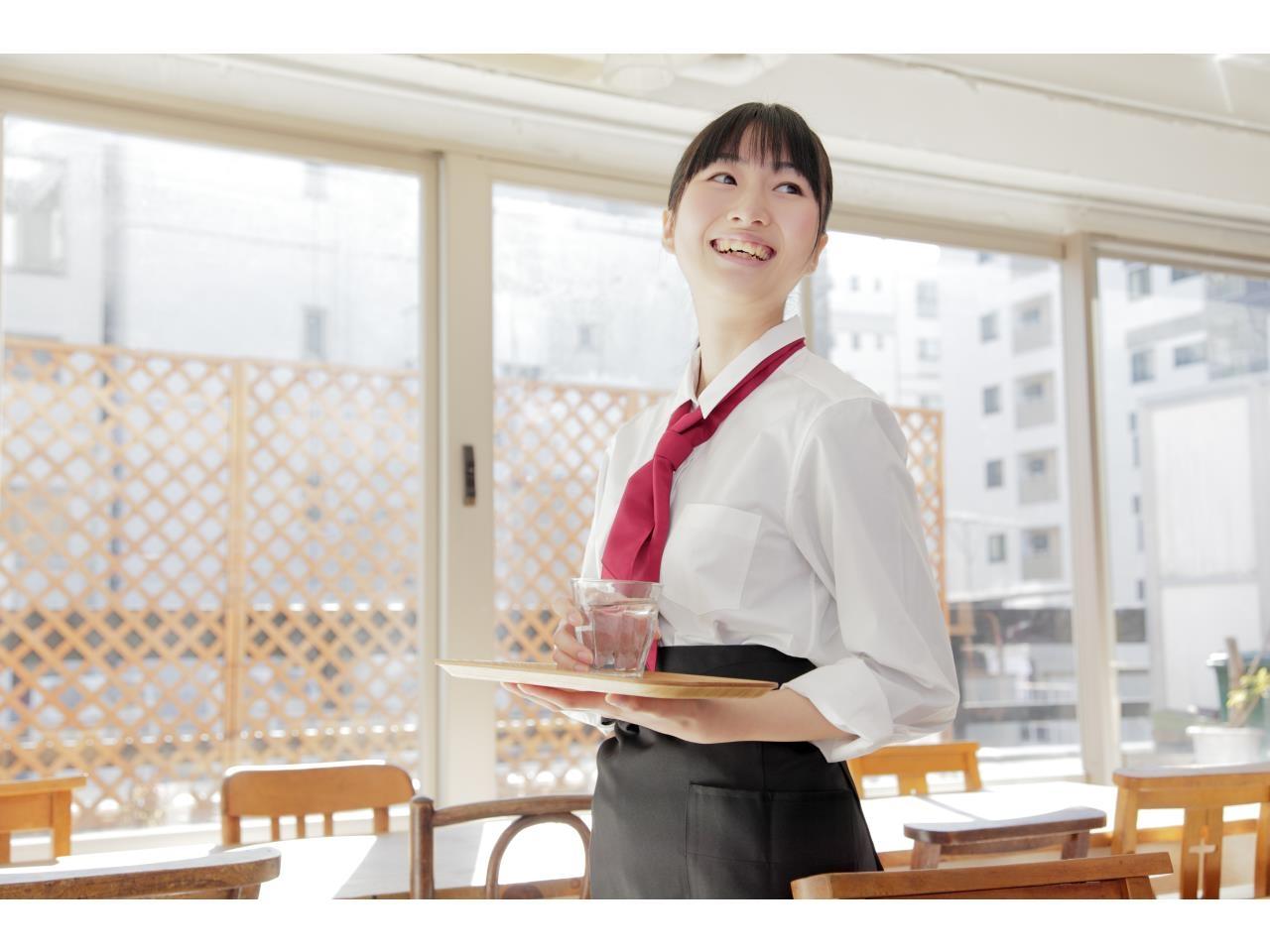 土日のみ働く人気カフェでのホール・キッチンスタッフ