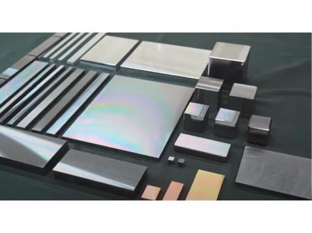 金属プレートの機械加工オペレーター